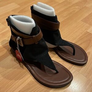 American Eagle Black Saidi Sandals, Size 7.5